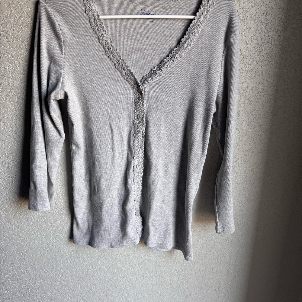 Women’s Gray Lace-Trim Button Down Shirt Sz M GilmoreGirls Friends Y2K TV series
